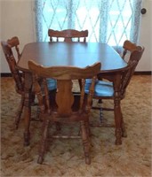 49 x 37.5 x 29.5 dinning table, 4 chairs and 2
