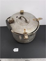 Vintage Mirro Waterless Kettle