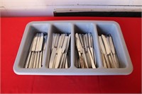 TRAY OF BUTTER KNIVES