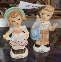 VTG DUTCH BOY AND GIRL S&P SHAKERS