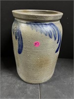 Antique 1.5 Gal Jar/Crock 11\" Feather Design