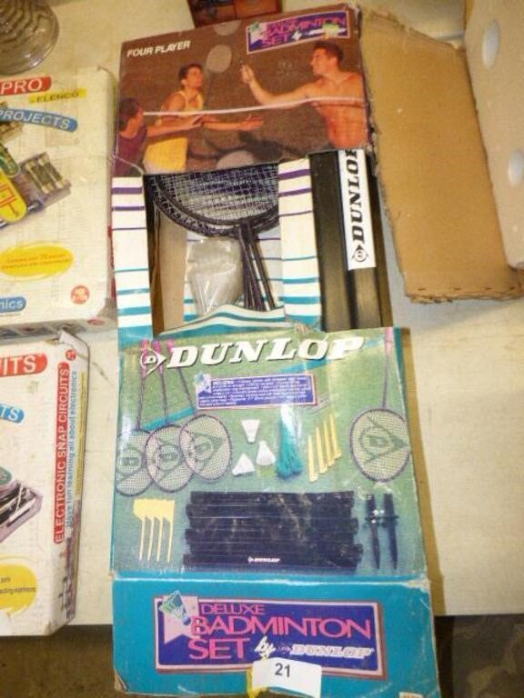 UNUSED BAD MINTON SET