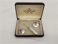 Tie clip and cuff link set.