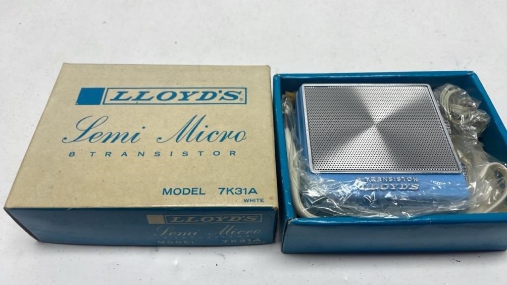 New old Stock Blue 8 Transistor Radio in Box