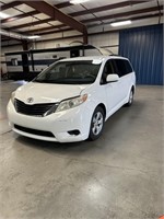 2014 Toyota SIENNA LE