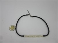 Collier de cuir, argent 925 et perle