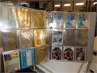 BINDER OF BASEBALL CARDS APPROX 5PGS