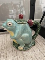 Ceramic frog teapot