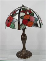 STAINED GLASS TABLE LAMP: