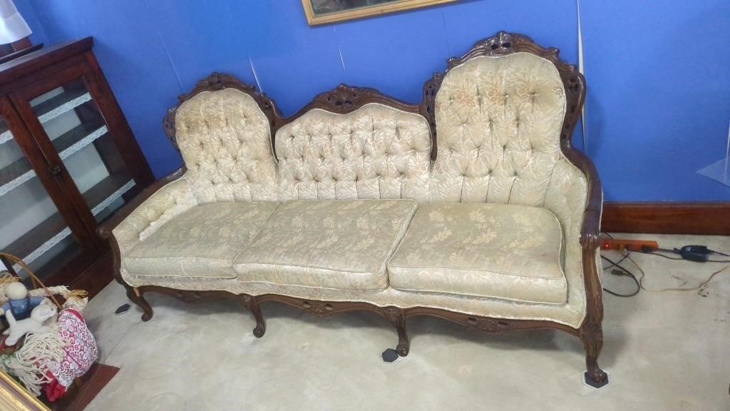 VICTORIAN STYLE COUCH 90" LONG