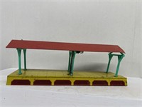 Train accessory platform