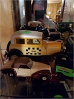 COLLECTION OF DIE CAST VINTAGE CARS