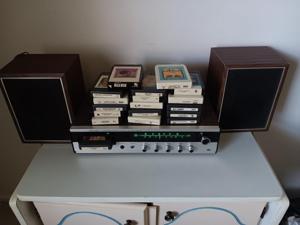 Vintage realistic 8 track stereo w tapes works