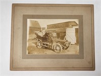 ANTIQUE PHOTOGRAPH - FAMILY IN EARLY AUTOMOBILE