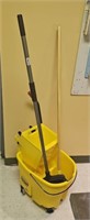 RUBBERMAID MOP BUCKET