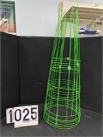 6-42" Green Painted Tomato Cages