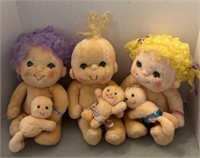 E4)  Dolls: Hugga Bunch -3 dolls & babies
