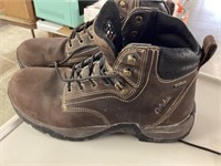 Cabela’s boots size 10m- slight wear
