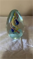 BEAUTIFUL HAND BLOWN CLEAR GLASS PAPERWEIGHT WITH