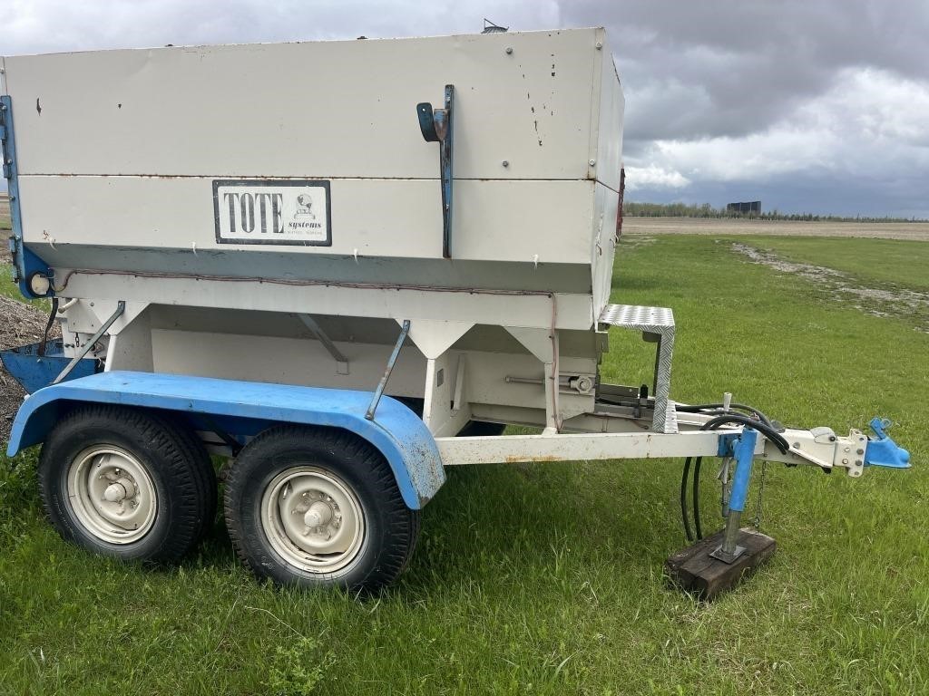 Tote 1966 Tandem Axle Fertilizer Trailer