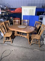 Dining room table set with six chairs, very