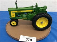 Ertl JD 720 Tractor, no box, NF, 1/16 scale