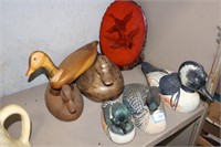 SHELF LOT OF WOODEN DECOYS 1 CERAMIC