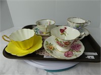 TRAY: 4 CUPS & SAUCERS