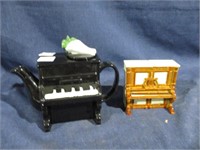 Mini Pianos.