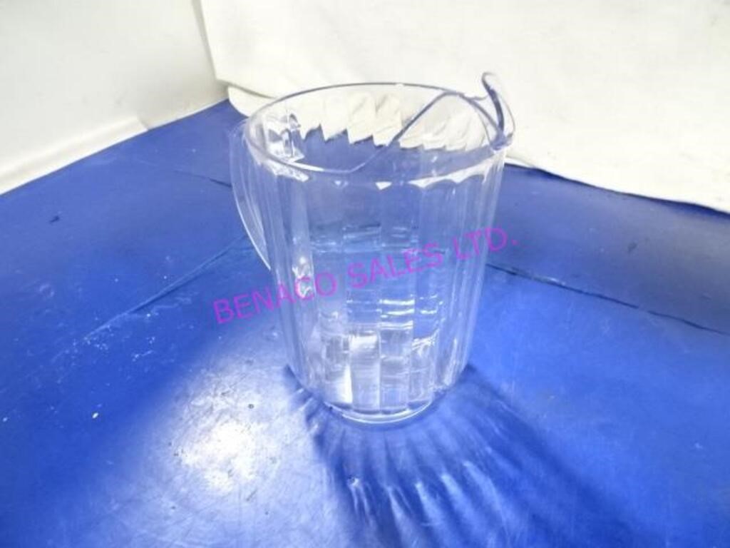 LOT, 10 P CS PLASTIC BEER PITCHERS