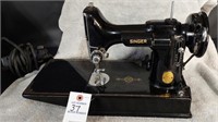 Singer Featherweight Sewing Machine w/ Case
