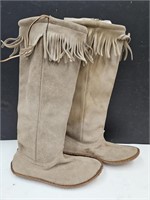 Sz. 10 Suede Mocassin Style Boots