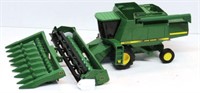 Ertl JD 9500 Combine 1/16