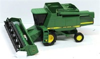 Ertl JD 9600 Combine CE 1/16, grain head only