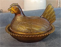 AMBER GLASS CHICKEN ON NEST - 7" LONG