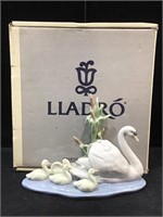 Lladro Porcelain Figurine in Original Box. 5722