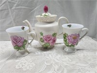 Teapot and 2 Cups With Roses