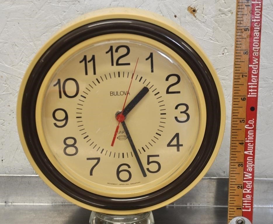 Vintage plastic Bulova wall clock, working