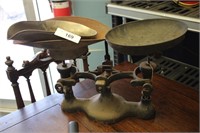 ANTIQUE MERCHANTS SCALE