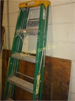 Fiberglass Step Ladder