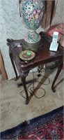 Vintage Pie Crest Top Lamp Table Mahogany