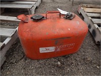 Metal gas can for a boat