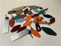 Vintage hotel room key fobs (box lot)