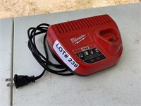 MILWAKEE 12V CHARGER