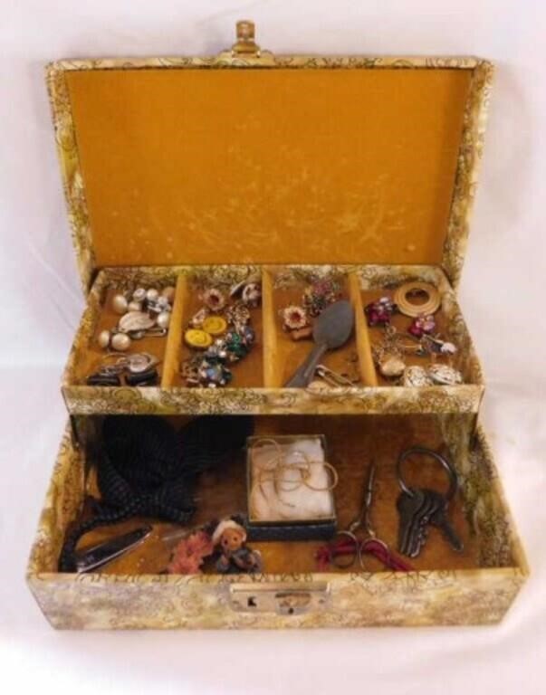 Jewelry in vintage jewelry box: Clip & screwback