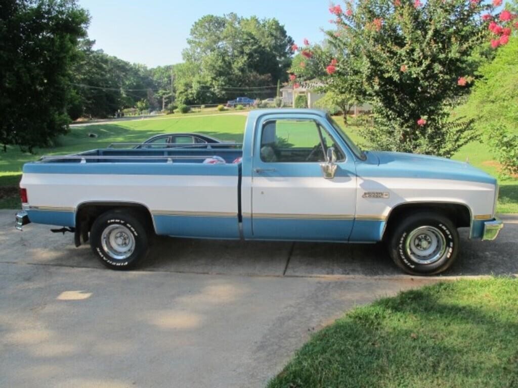 1984 GMC SIERRA CLASSIC 1500. GREAT TRUCK 8 CYL