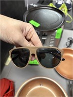 BURBERRY DESIGNER SUNGLASSES NOTE