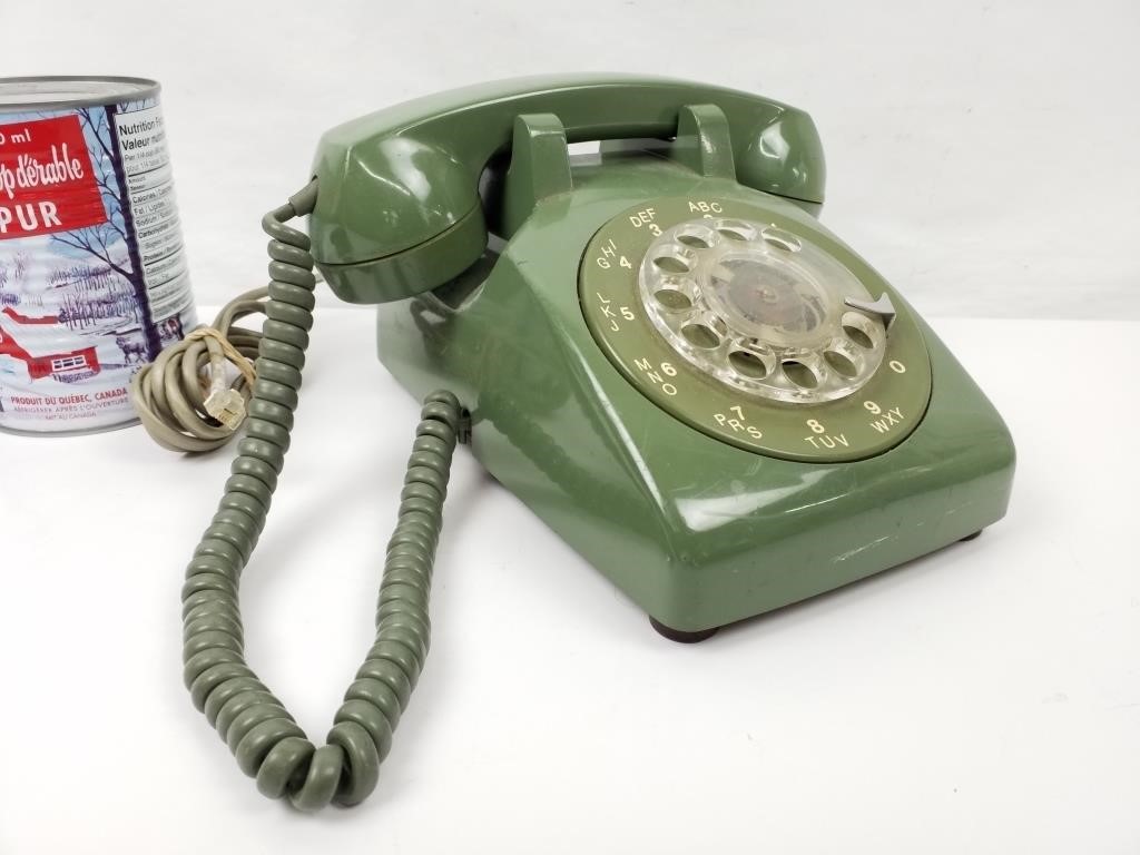 Téléphone à roulette vintage  EQA: Encans Québec / Quebec Auctions
