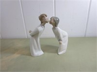 Pair of Kissing Lladro Figurines
