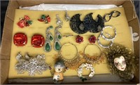 HOLIDAY EARRINGS LOT+ / JEWELRY MIX